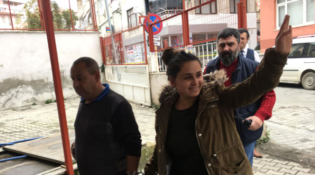 Aldatan Kocasını Öldürüp Cezaevine Gülerek Girdi!