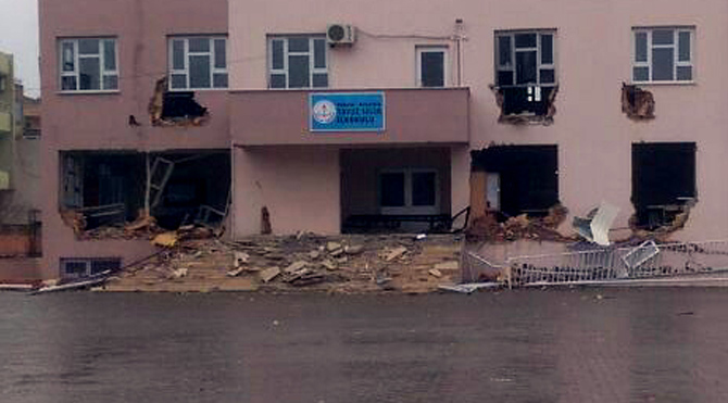 Hainler, Okul Yıkmaya Çalıştı!