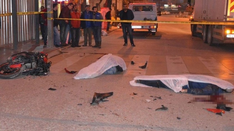 Balıkesir’de Feci Olay! Motosiklet Kamyona Çarptı! 2 Ölü