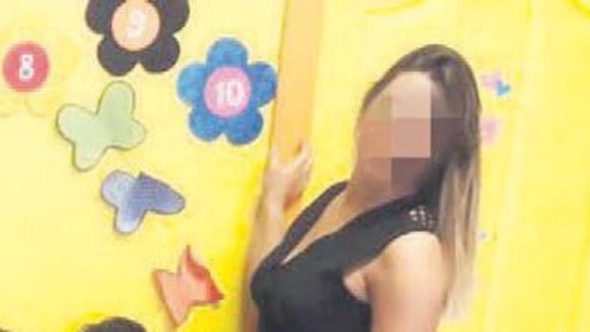 Kreş Öğretmeni, Öğrencilerin Göğüsleriyle Oynamalarına İzin Vermiş!