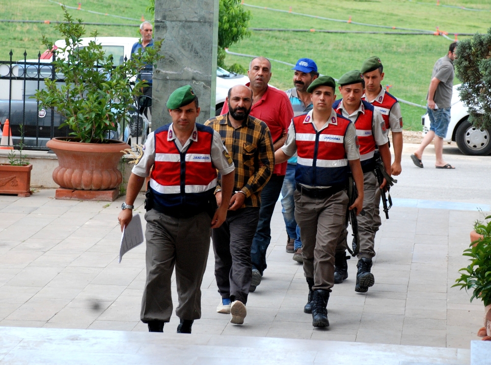 İzmir'de Eski Emniyet Müdürleri Gözaltında