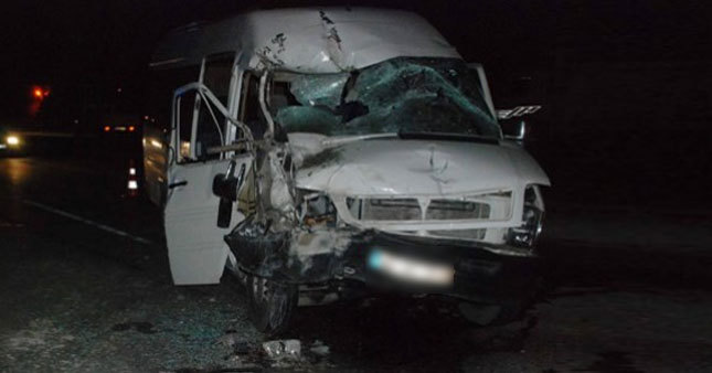 Polisleri Taşıyan Minibüs Kaza Yaptı!