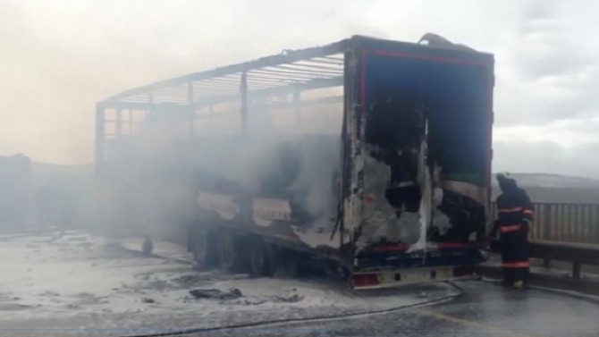 TIR Yandı, TEM Trafiğe Kapandı!