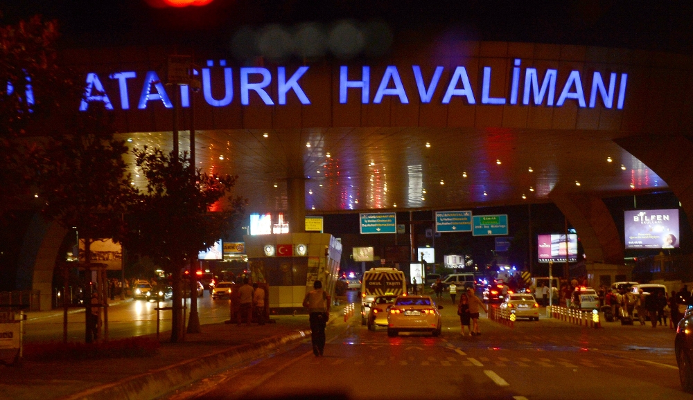 Atatürk Havalimanı Yolcu Trafiğine Açıldı