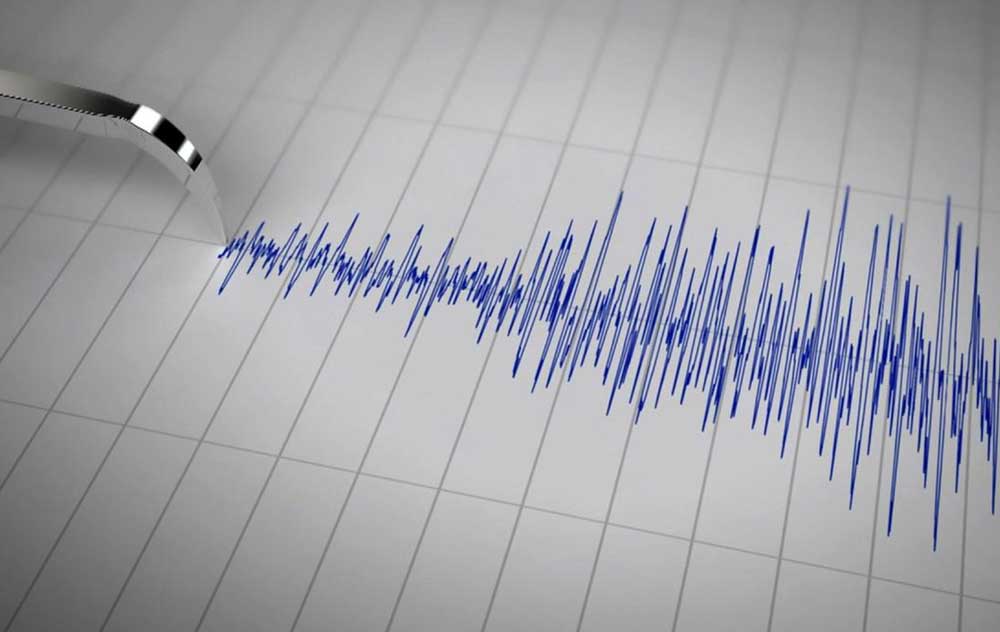 İzmir'de Deprem. Ege Beşik Gibi Sallanıyor.