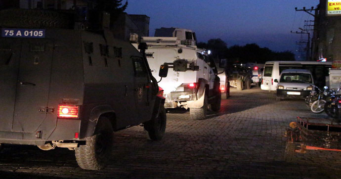 Polis Aracına Saldırı
