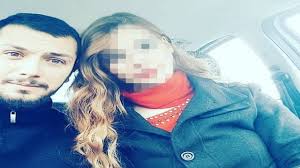 Her Şey Saniyeler İçinde Oldu! “Şaka Yapıyorum” Diyen Adam Hamile Karısının Gözü Önünde Kafasına Sıktı