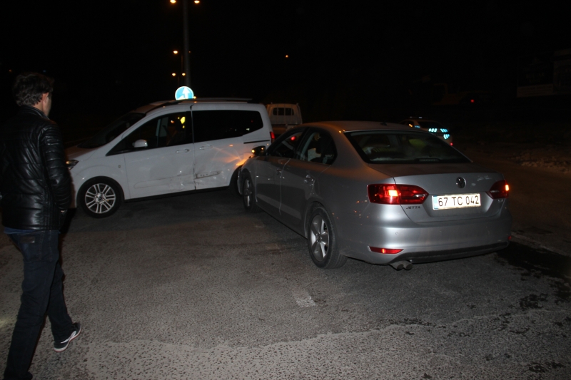 Kaza Geliyorum Dedi! Alkollü Sürücü Polis Aracına Çarptı: 2’si Polis 5 Yaralı