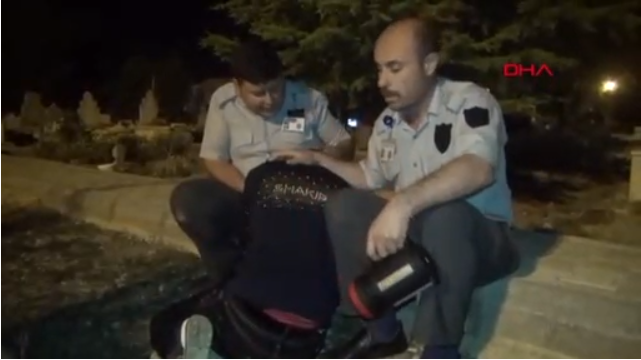Mezarlıkta Ağlayan Kız Türkiye’nin Gündeminden Düşmüyor! Herkesin Dilindeki Gizemli Kız Bu Kez Görüntülendi