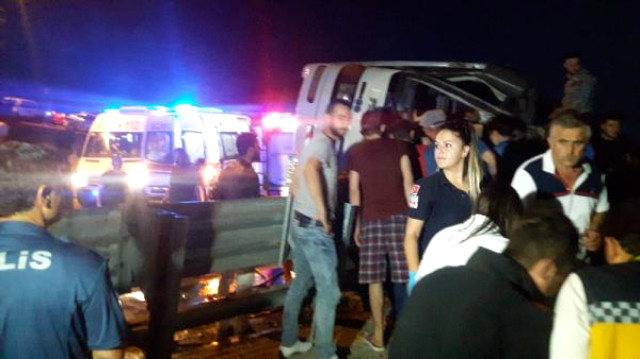 Son Dakika! Bursa'da Yolcu Otobüsü Şarampole Devrildi Çok Sayıda Yaralı Var