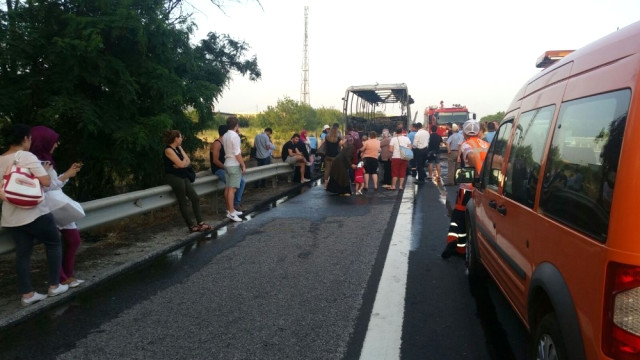 Tekirdağ’da Facia’nın Eşiğinden Dönüldü! 54 Kişiyi Taşıyan Yolcu Otobüsü Alev Topuna Döndü