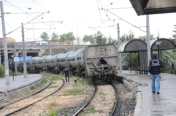 Trenin Üzerinde Fotoğraf Çekilmek İsterken Akıma Kapılan Lise Öğrencisi Ebru Hayatını Kaybetti!