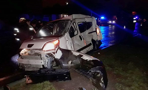 Yolcu Otobüsüyle Kamyon Çarpıştı, Ölü ve Yaralılar Var