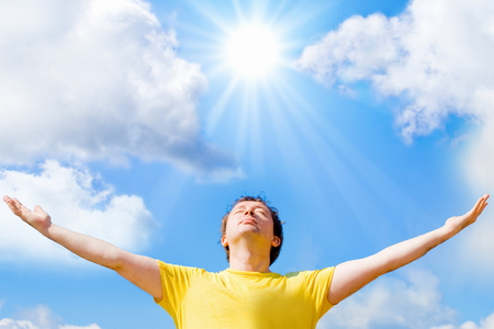 Güneşli Havalarda Daha Mutluyuz