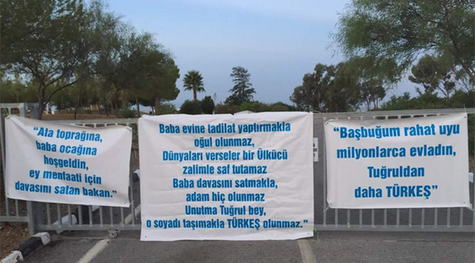 Türkeş'e Pankart Şoku!