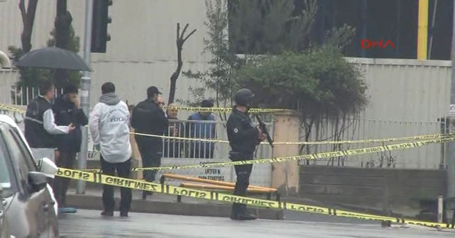 Çevik Kuvvete Çıkan Yollar Kapatıldı