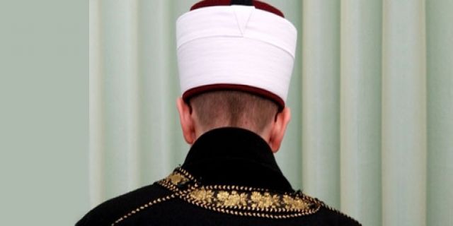 Namaz Sırasında İmama Saldırı