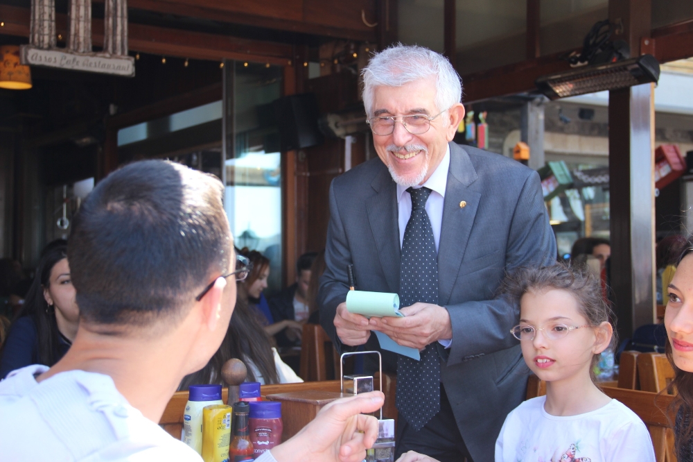 Profesör'den Anlamlı Kampanya