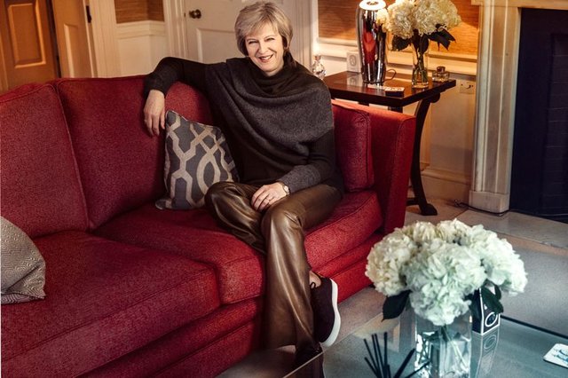 İngiltere Başbakanı Güngören'den Giyiniyor!