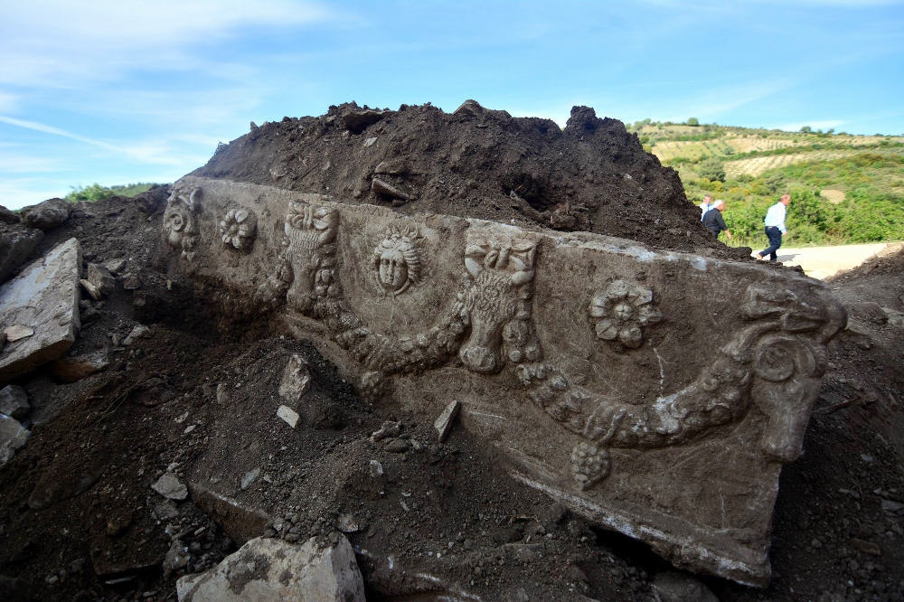 Manisa'da Roma Dönemine Ait Lahit Bulundu
