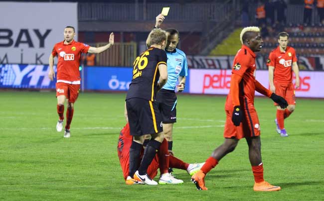 Aslan'a darbe üstüne darbe