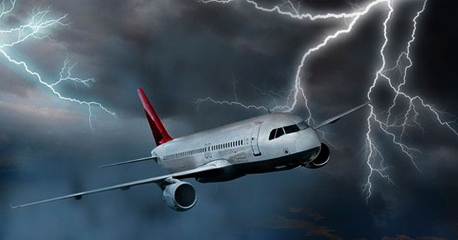 Uçağa Yıldırım Çarptı!