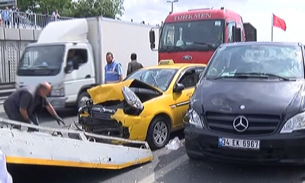 E-5'te Zincirleme Kaza: Trafik Felç!