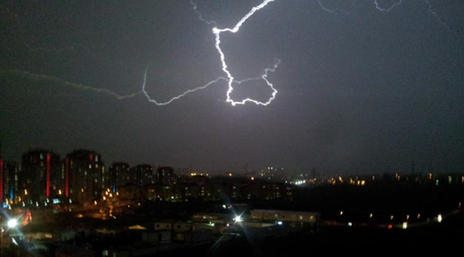 İstanbul İçin Fırtına Uyarısı, Uçak Seferleri İptal!