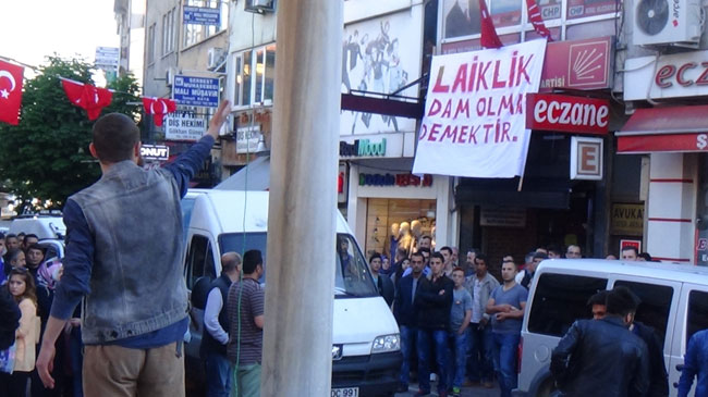 Laiklik tartışmaları sokağa yansıyor