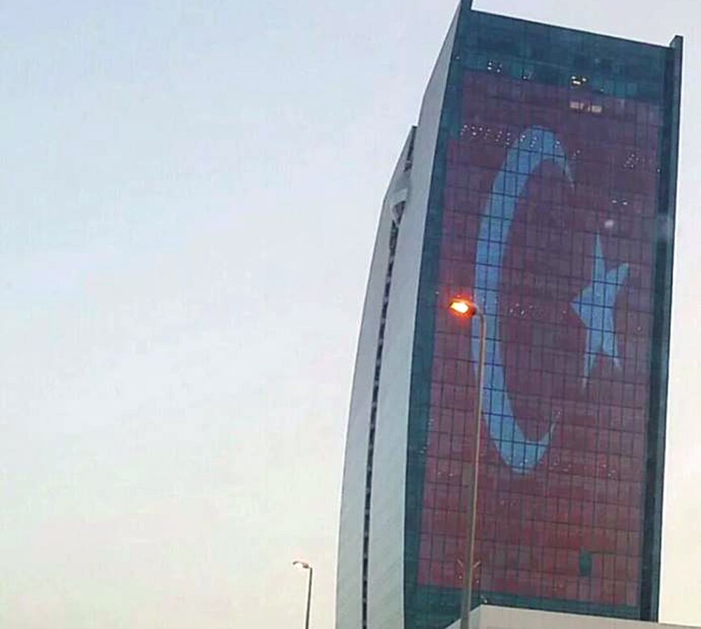 Suudi Arabistan'da Dev Türk Bayrağı