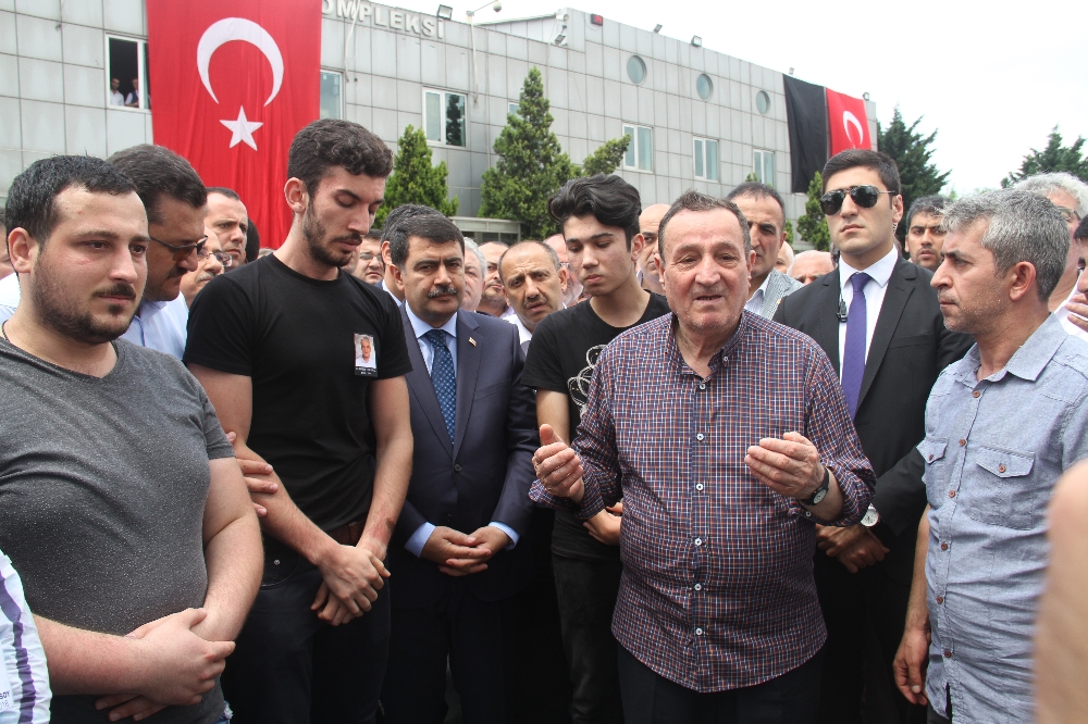 Yüzlerce Taksici Atatürk Havalimanı'nda