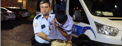 Adana’da Bir Polis Memuru Camını Sildirmek İstemeyince 2 Kişi Tarafından Öldüresiye dövüldü!