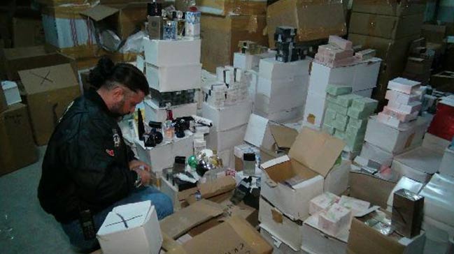 İstanbul'da Sahte Parfüm Operasyonu