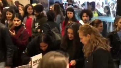 AVM'lerde Efsane Cuma Çılgınlığı! Kavga Ettiler, Yerlerde Sürüklendiler