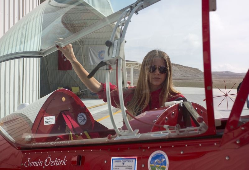 Türkiye'nin İlk Kadın Akrobasi Pilotu