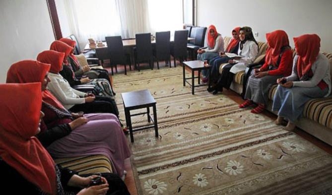 Erzurum'da Cemaat Ablaları Tutuklandı!