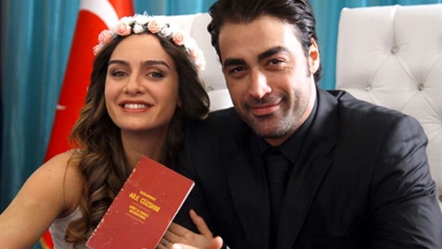 Birce Akalay ve Sarp Levendoğlu Boşanıyor!