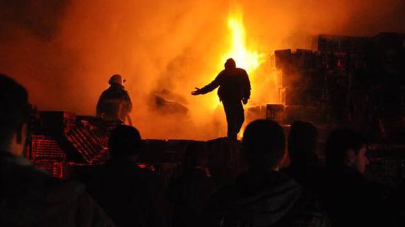 Bursa'da Gece Saatlerinde Korkutan Yangın