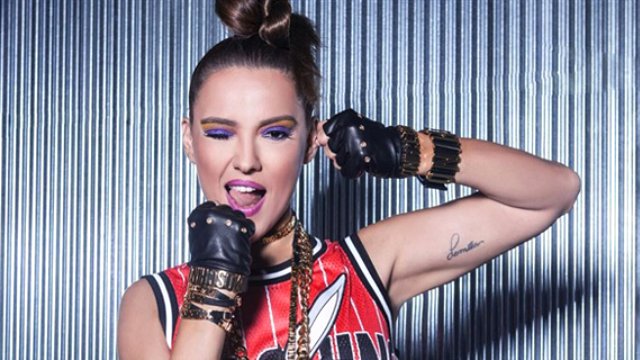 Demet Akalın Pişti Olmamak İçin Paraları Bayıldı!