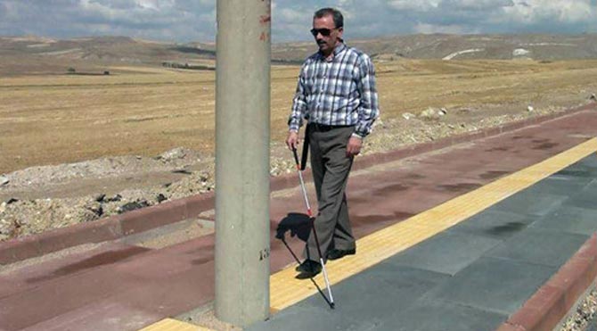 Direkler Arasına Engelli Yolu Döşediler