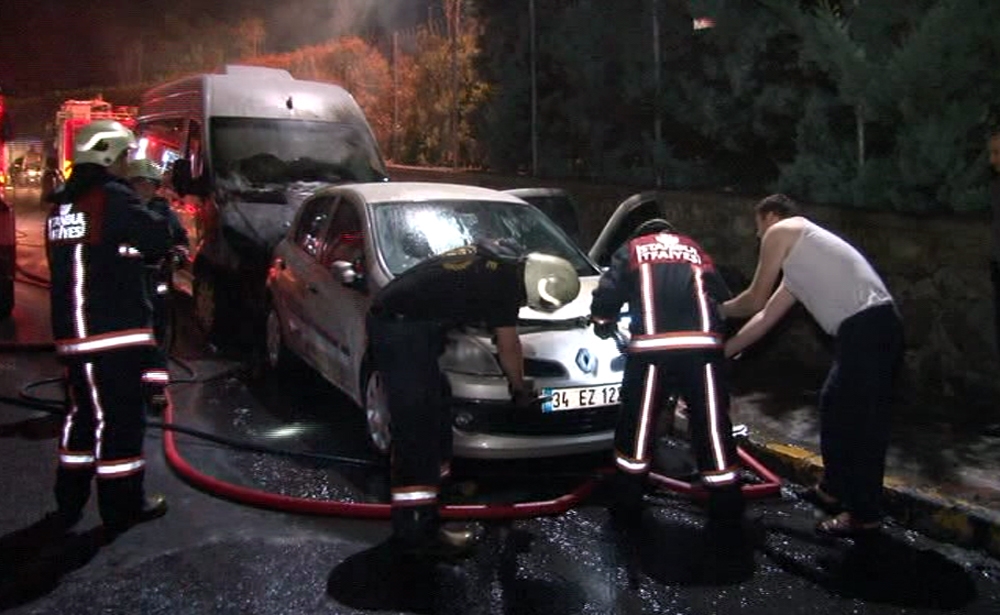 Eyüp'te 6 Araç Kundaklandı