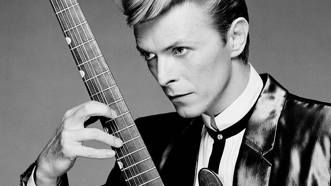 İngiliz Müzisyen David Bowie Yaşamını Yitirdi