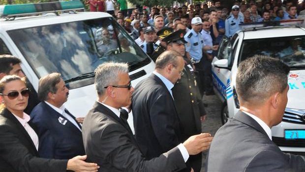 Şehit Cenazesinde Akdoğan'a protesto