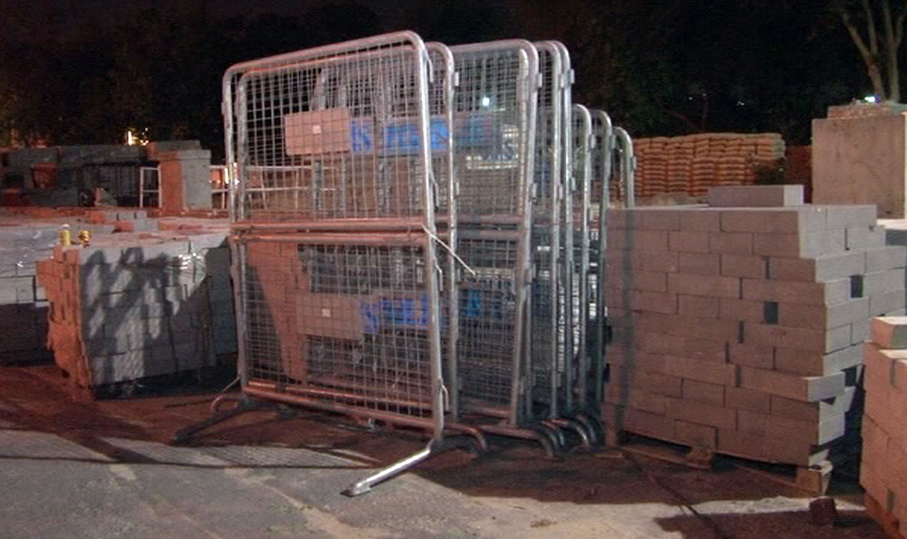 Gezi Parkı'na Bariyerler Yerleştirildi