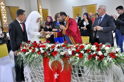 İlk Müftü Nikahı Diyarbakır’da Kıyıldı! Müftü Soruları Şaşırdı, Nikah Memuru Yardım Etti