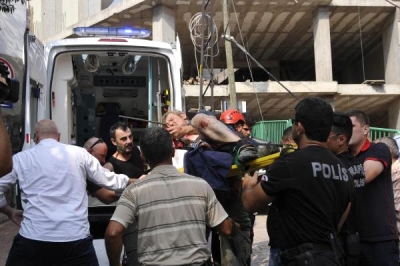 İzmit’te Korkunç İş Kazası! Üçüncü Kattan Düşen İnşaat İşçisinin Belinden Saplanan Demir Başından Çıktı