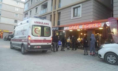 Kafede Sevgilisi ile Tartışan Genç Kız Herkesin İçinde Bunu Yaptı!