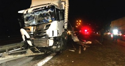 Kocaeli’de Katliam Gibi Kaza! 2 TIR ve Servis Minibüsü Birbirine Girdi: 30 Yaralı