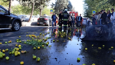 Seyyar Satıcı Öfke Saçtı! Zabıtaya Kızınca Ekmek Teknesini Ateşe Verdi