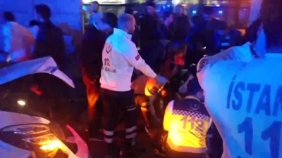 Son Dakika! Kaza Yapan Araç Cevizlibağ Metrobüs Yoluna Girdi, Yaralılar Var